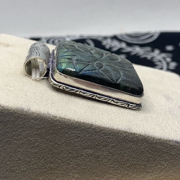 Beautiful Etched Labradorite Pendant with Chain, .925 Sterling Silver Overlay. - Picture 6 of 16